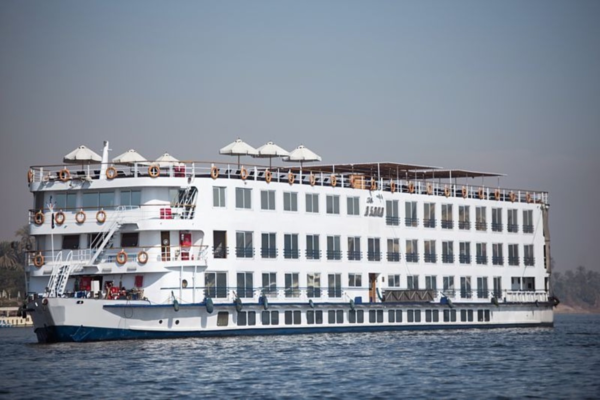 The Horus Nile Cruise }}