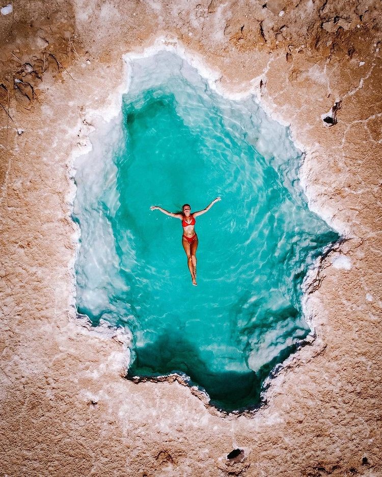 dakhla-oasis-lake }}