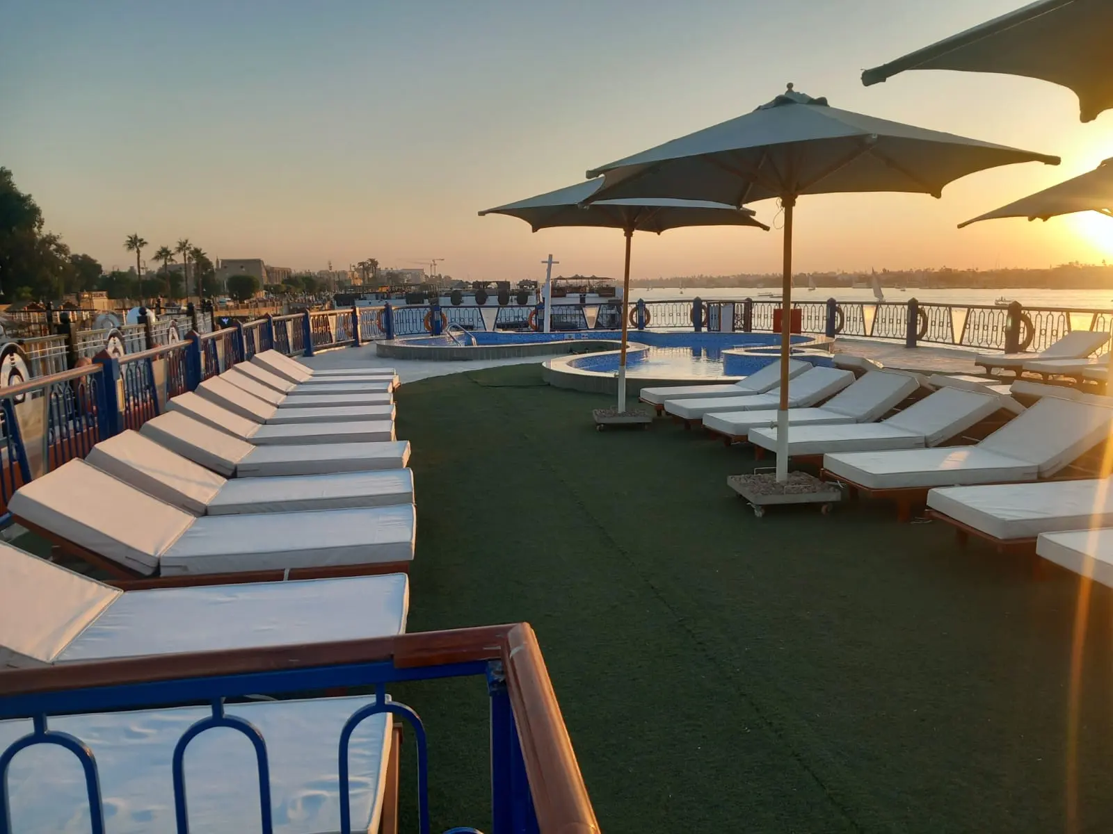 3-day-nile-cruise-river }}