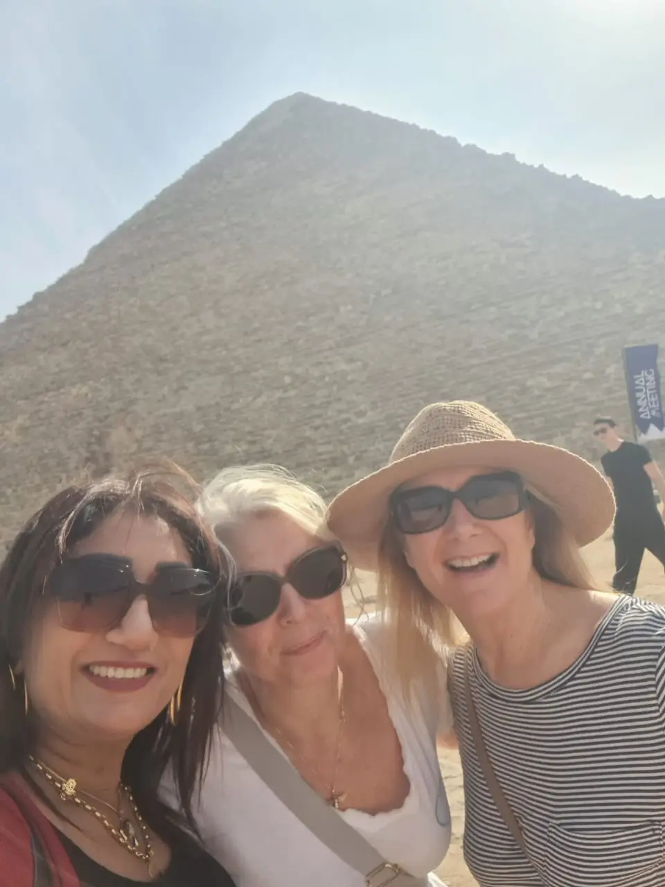 guide-in-the-pyramids