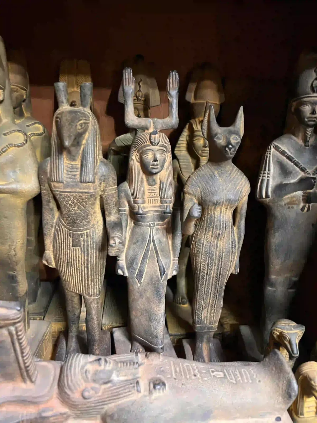 egyptian-statues-of-gods