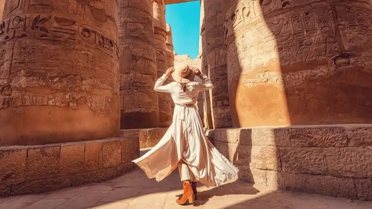  What Clothes to Wear in Egypt in October?